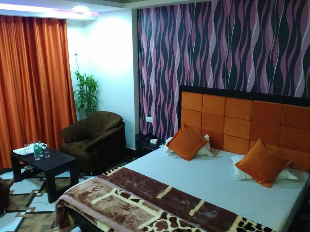Hotel Rajkamal Deoghar Exteriér fotografie