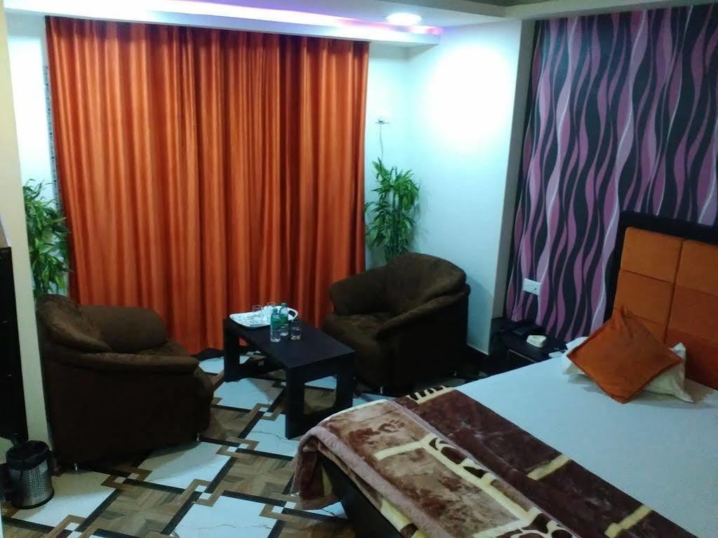 Hotel Rajkamal Deoghar Exteriér fotografie
